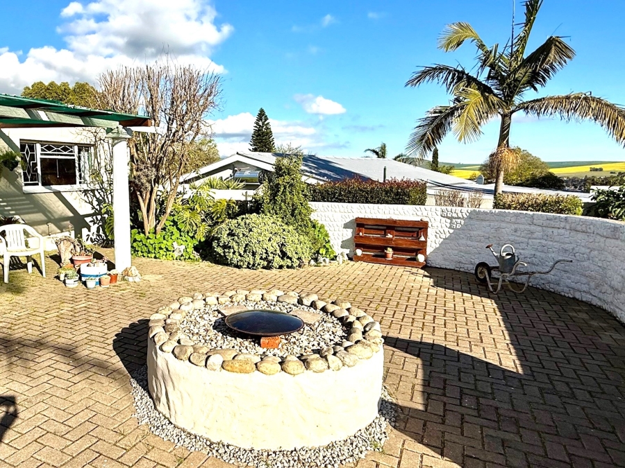 4 Bedroom Property for Sale in Bergzicht Western Cape